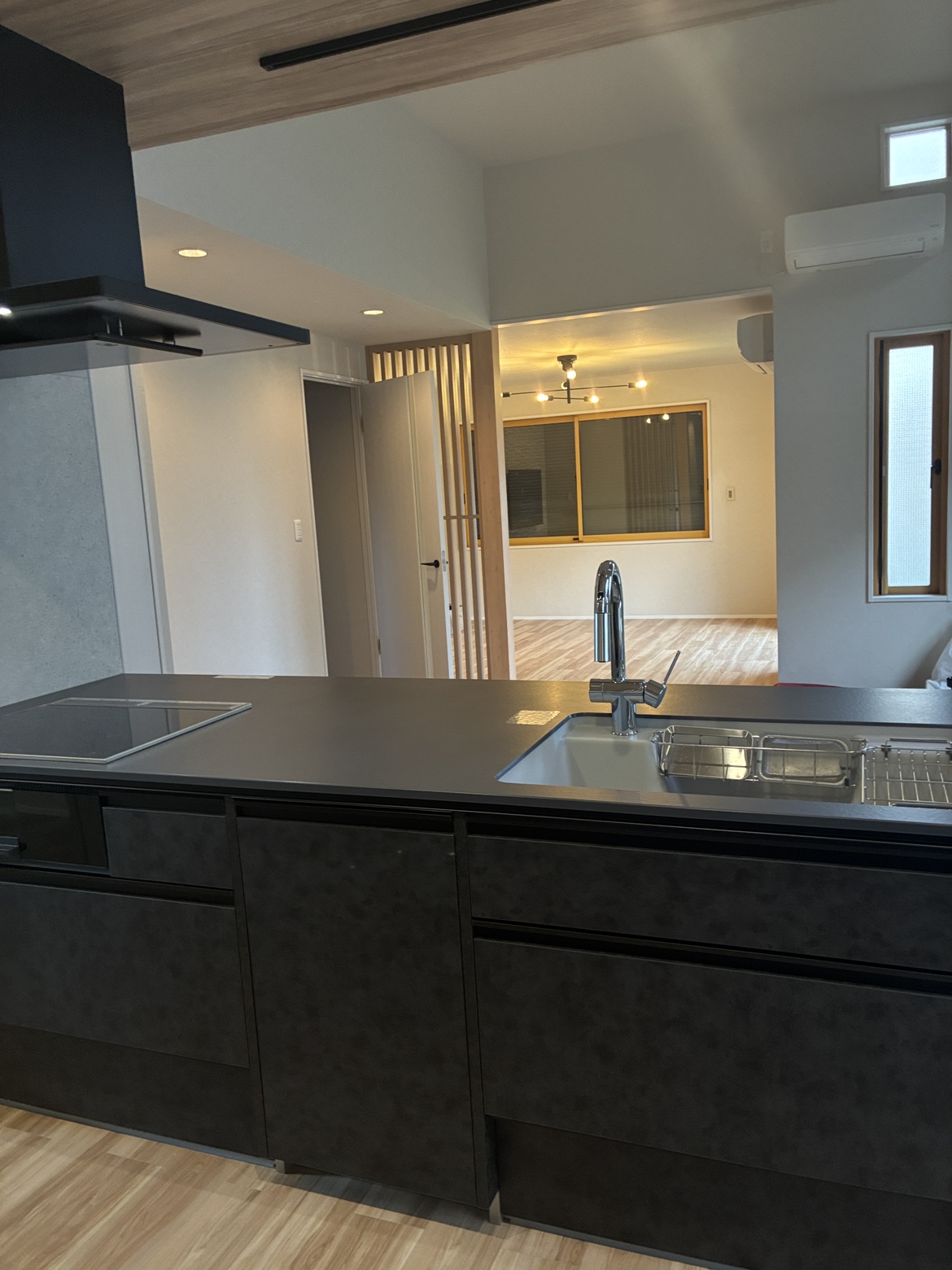 施工事例に『お子様を見守りながらお料理が出来るペニンシュラキッチン』を追加しました